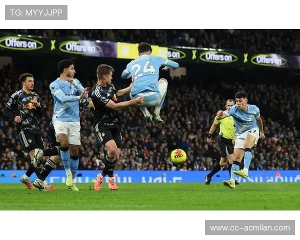 福登禁区边缘起脚劲射：那一脚点燃全场的瞬间