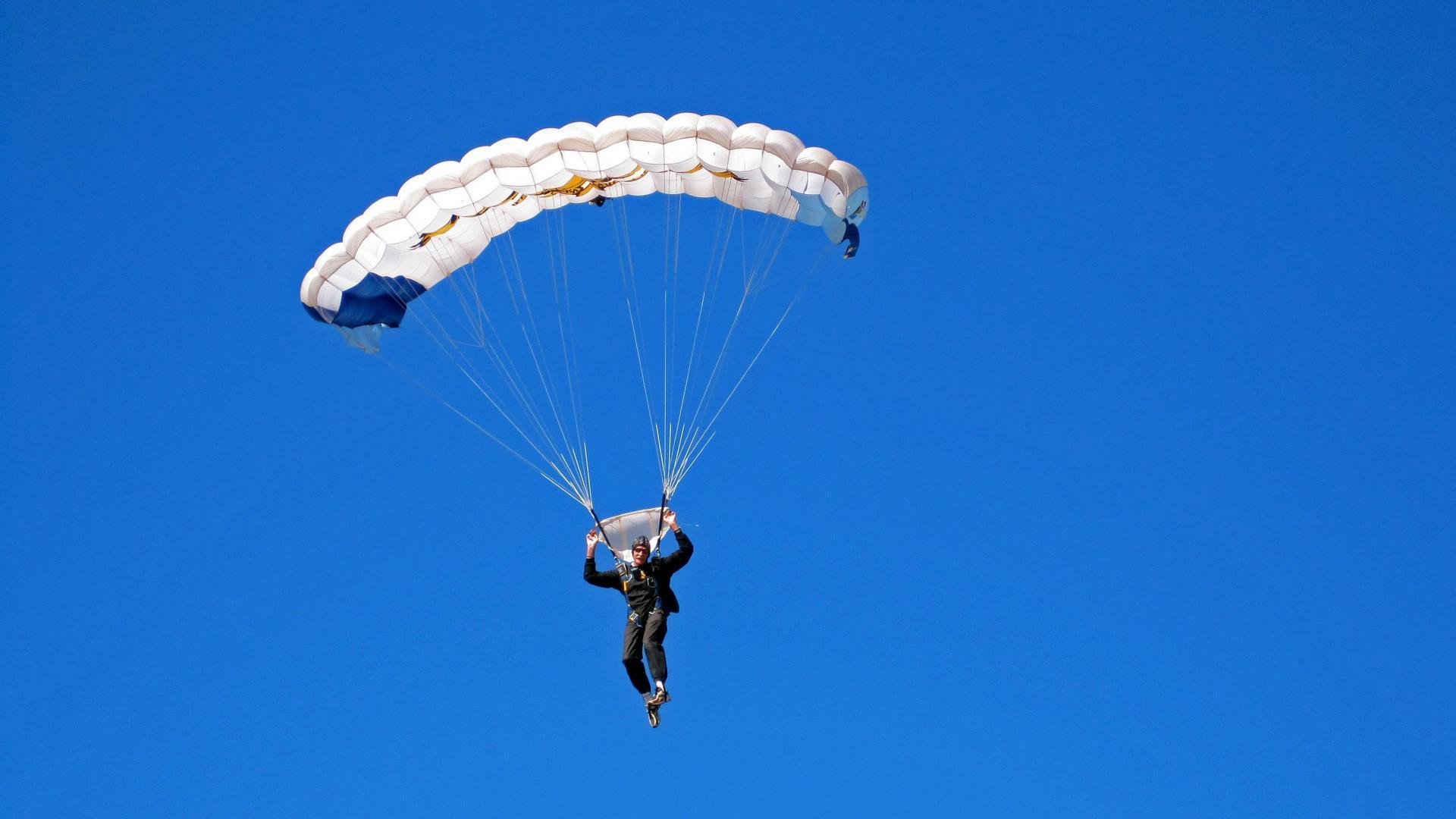 中小学篮球注重训练趣味性提高学生参与度，中小学生篮球教学
